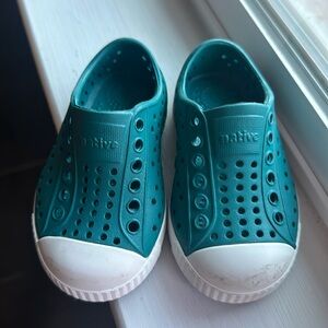 C5 native teal shoes like new